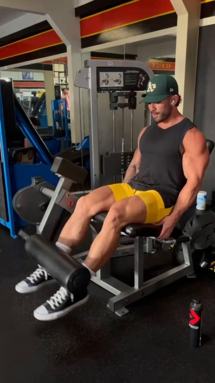 DAY 1 CHALLENGE03 (LEGS/ABS)