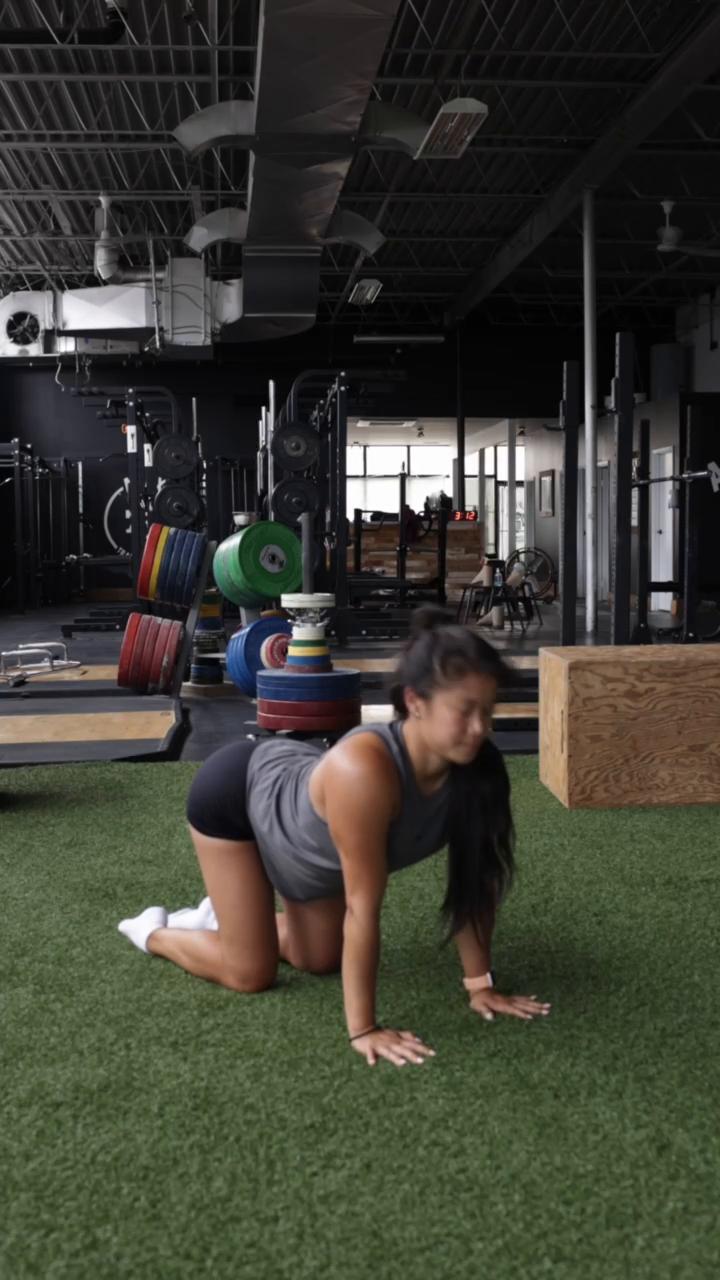 W1/D2 DAY 2: Handstands & Core