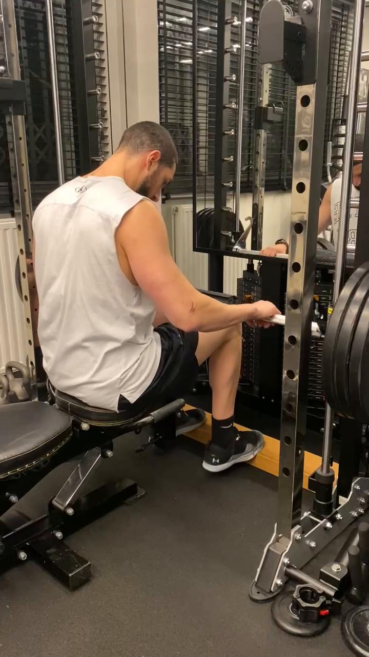 W1/D3 - Glutes - Lats - Front Delts - Calves