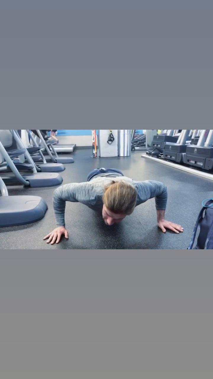 W1/D2 Day 2 Chest / Abs / HIIT