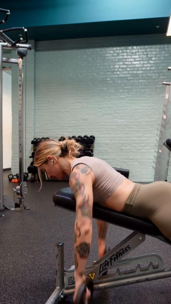 W1 D4 - SHOULDERS, BACK, TRIS