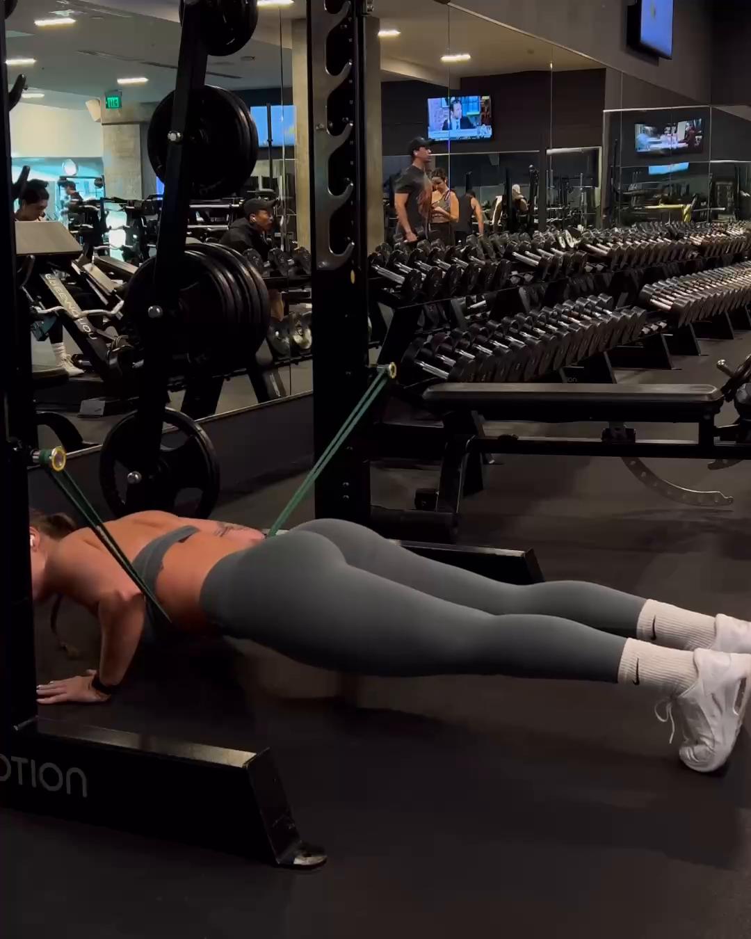 W1/D2 UPPER BODY 1